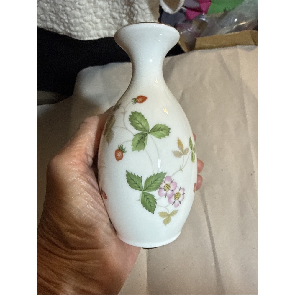 Vintage Wedgewood "Wild Strawberry" Bud Vase, England, 1960s 5"
